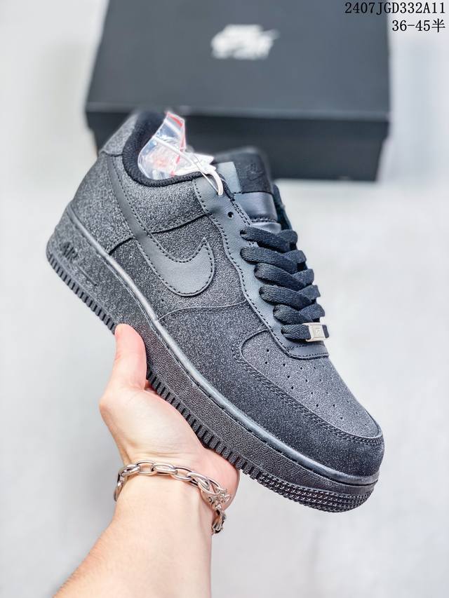 公司级带半码 耐克nike Air Force 1 Low 空军一号 Af1 低帮百搭厚底增高休闲运动板鞋。柔软、弹性十足的缓震性能和出色的中底设计，横跨复古与