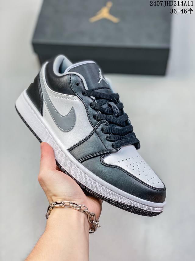 真标带半码！ 乔丹air Jordan 1 Low Aj1 Wh 乔1 低帮复古文化休闲运动篮球鞋。凭借出色的性能和吸睛的外观， Air Jordan直是风球场