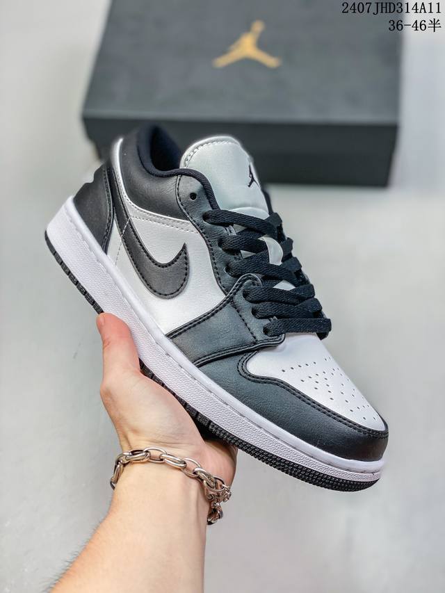 真标带半码！ 乔丹air Jordan 1 Low Aj1 Wh 乔1 低帮复古文化休闲运动篮球鞋。凭借出色的性能和吸睛的外观， Air Jordan直是风球场