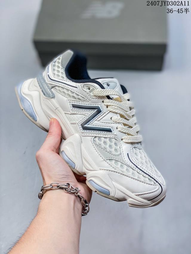 Joe Freshgoods X New Balance Nb9060 联名款 复古休闲运动慢跑鞋 鞋款灵感源自设计师本人对夏日的怀日回忆。鞋面大身由空间双格及