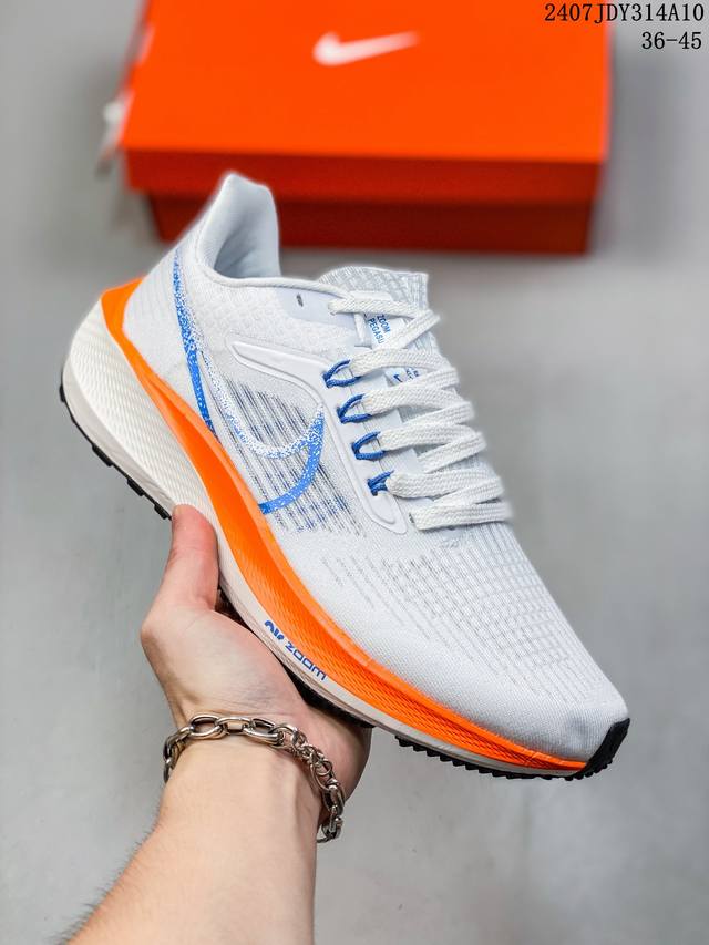 耐克nike Zoom Pegasus 登月40代系列透气缓震疾速跑鞋 货号：Fq8723 056 码数：36 37 38 39 40 41 42 43 44