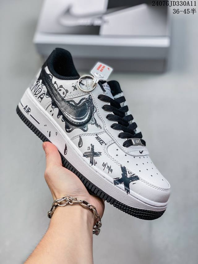 公司级带半码 耐克nike Air Force 1 Low 空军一号 Af1 低帮百搭厚底增高休闲运动板鞋。柔软、弹性十足的缓震性能和出色的中底设计，横跨复古与