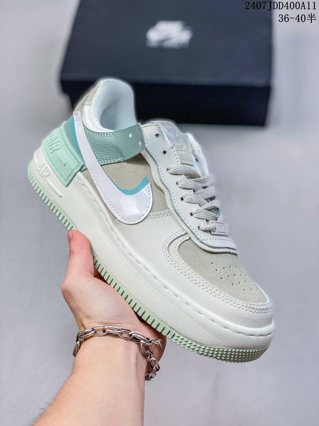 公司级空军马卡龙果冻系列 耐克 Nike Air Force 1 Shadow Af1解构机能拼接 空军一号轻量增高魔术贴低帮百搭板鞋，一改原先的常规 Swoo