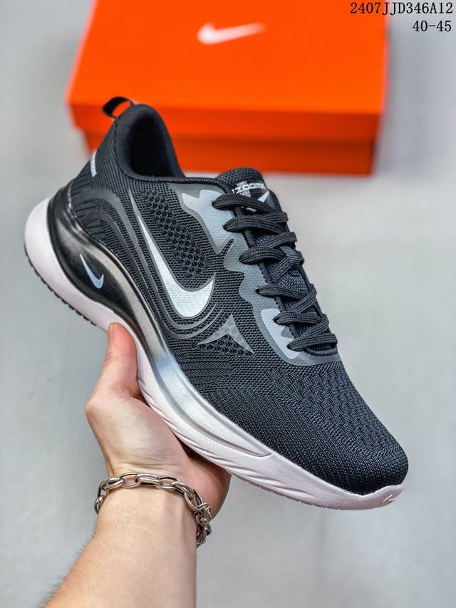 耐克nike Air Zoom Winflo 11X登月系列网透面气 训跑练步鞋 内置zoom气垫 脚回感弹感受非常直接。 货号：Fj9509 尺码： 40 4