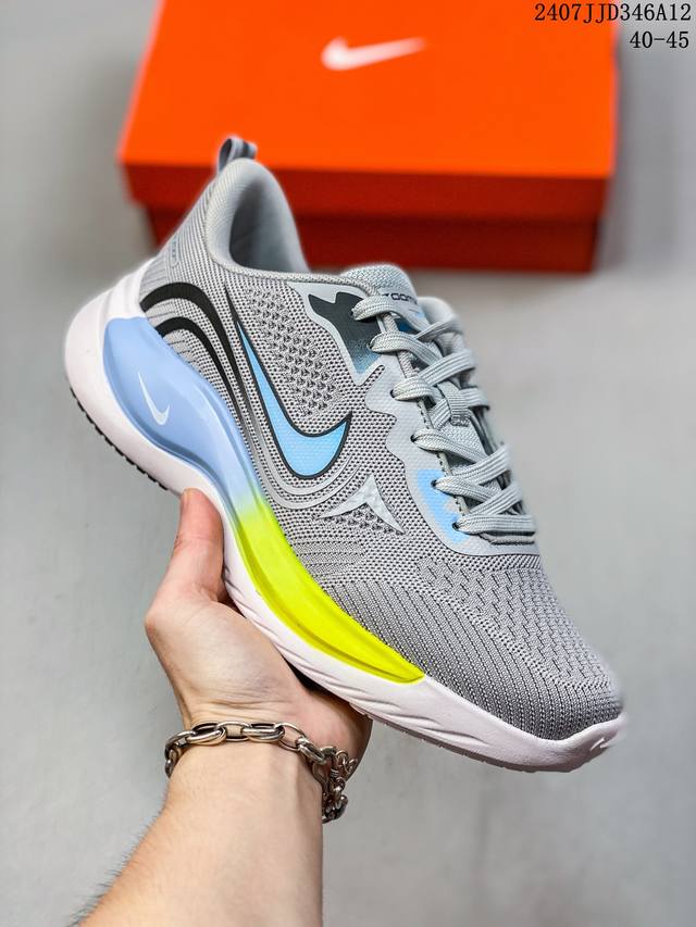 耐克nike Air Zoom Winflo 11X登月系列网透面气 训跑练步鞋 内置zoom气垫 脚回感弹感受非常直接。 货号：Fj9509 尺码： 40 4