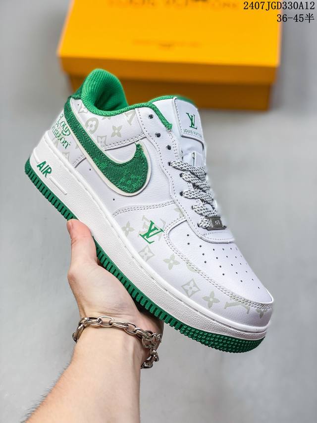 公司级带半码 耐克nike Air Force 1 Low 空军一号 Af1 低帮百搭厚底增高休闲运动板鞋。柔软、弹性十足的缓震性能和出色的中底设计，横跨复古与