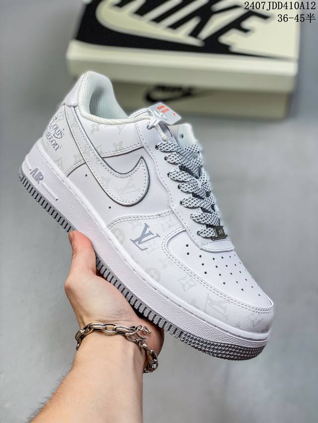 福利特价 耐克nike Air Force 1 Low 空军一号 Af1 低帮百搭厚底增高休闲运动板鞋。柔软、弹性十足的缓震性能和出色的中底设计，横跨复古与现代