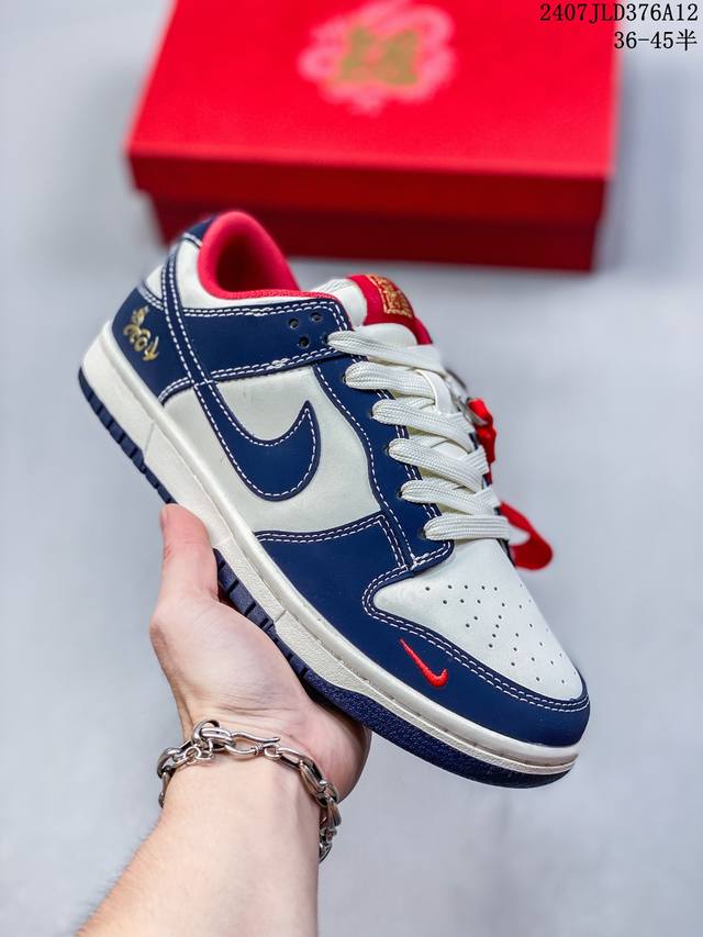 公司带半码 耐克nike Sb Dunk Low 扣篮系列复古低帮休闲运动滑板板鞋。采用脚感柔软舒适zoomair气垫，有效吸收滑板等极限运动在落地时带来的冲击