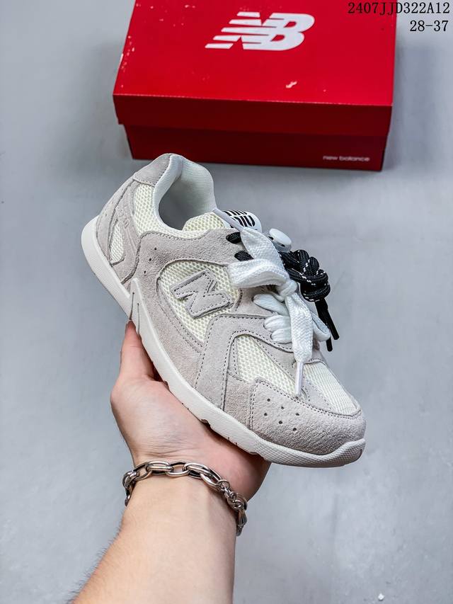 Miumiu X New Balance 人气联名 意大利奢侈品牌 缪缪联名款低帮经典复古休闲运动慢跑鞋#鞋款采用解构和轻盈的设计，彷旧的布料包覆着 New B