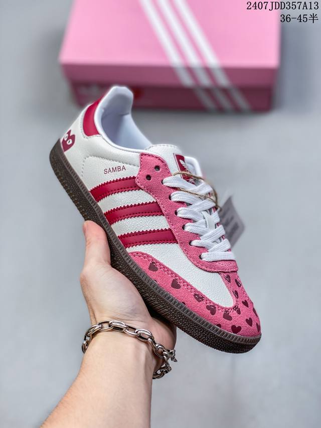 阿迪达斯 Adidas Samba Shoes 简约百搭 高级 耐磨防滑 低帮 板鞋 男女同款 德训鞋复古gazelle休闲百搭透气t头鞋 整鞋配色和谐，添加潮