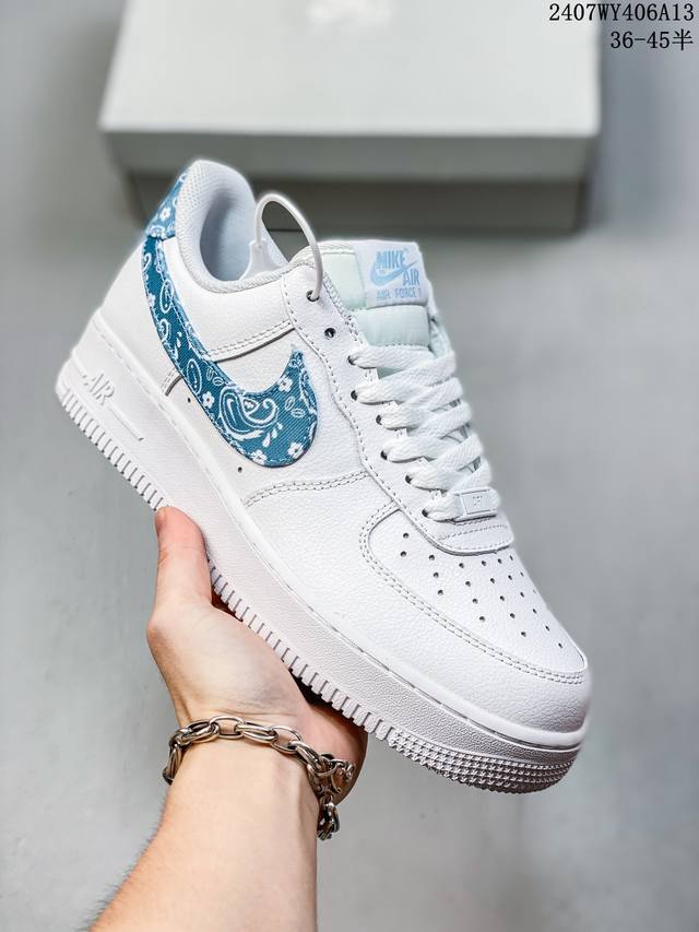 耐克nike Air Force 1 Low 空军一号低帮百搭休闲运动板鞋 柔软、弹性十足的缓震性能和出色的中底设计 横跨复古与现代的外型结合 造就出风靡全球三