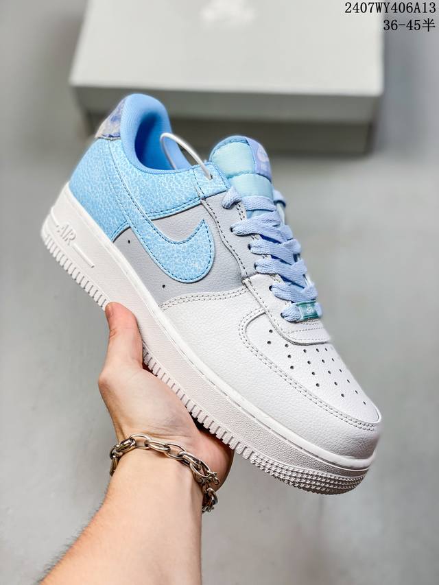 耐克nike Air Force 1 Low 空军一号低帮百搭休闲运动板鞋 柔软、弹性十足的缓震性能和出色的中底设计 横跨复古与现代的外型结合 造就出风靡全球三