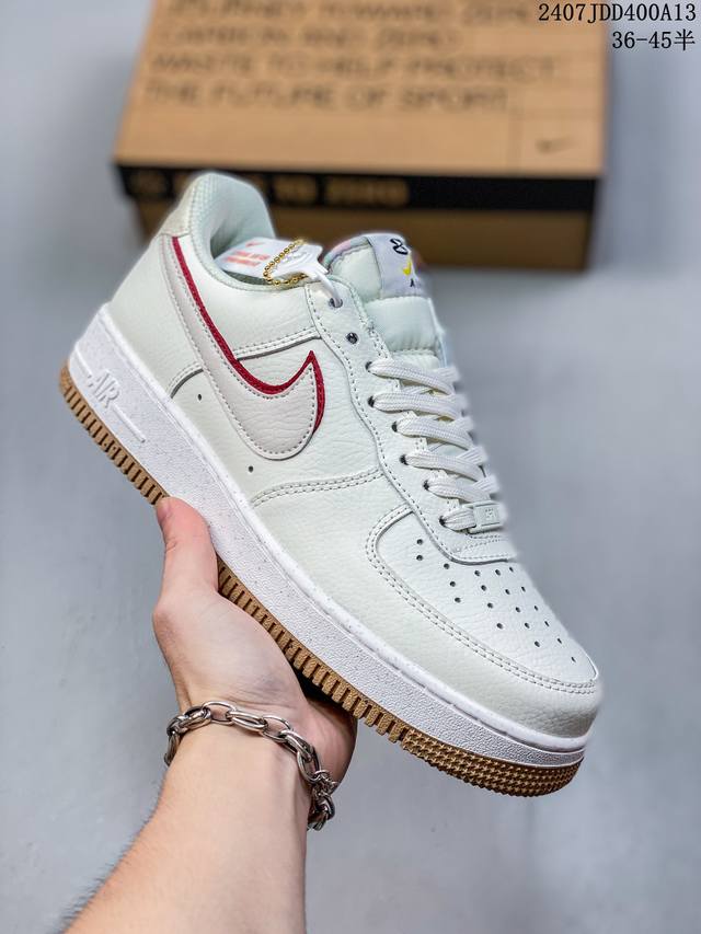 耐克nike Air Force 1 Low 空军一号低帮百搭休闲运动板鞋 柔软、弹性十足的缓震性能和出色的中底设计 横跨复古与现代的外型结合 造就出风靡全球三