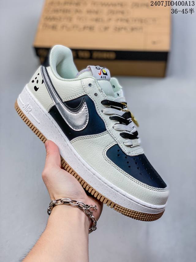 耐克nike Air Force 1 Low 空军一号低帮百搭休闲运动板鞋 柔软、弹性十足的缓震性能和出色的中底设计 横跨复古与现代的外型结合 造就出风靡全球三