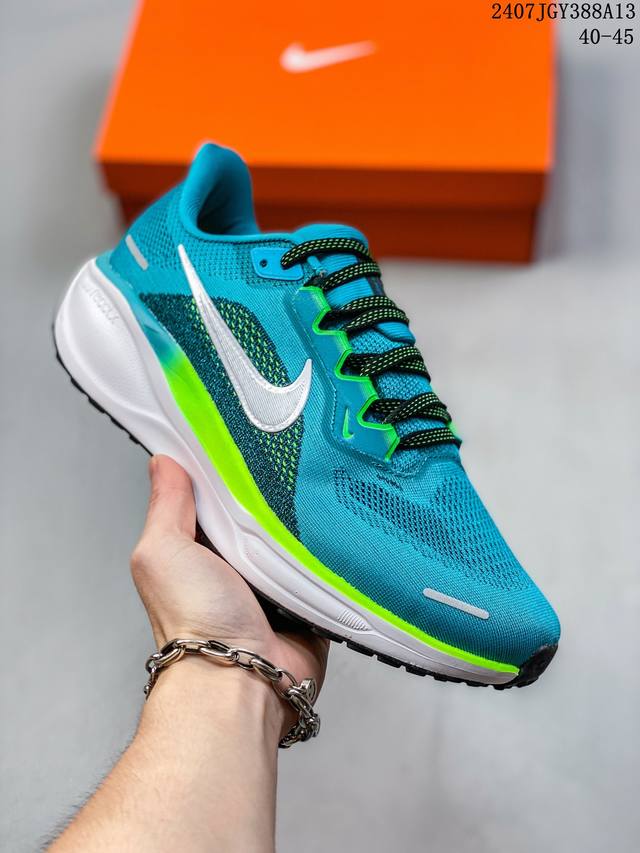 颠覆式升级！Nike 飞马新鞋 触感柔软，质感升级！随着“耐克 蓝图 系列”在巴黎的盛大发布，全新一代 登月41代 Nike Pegasus 41也正式登场啦！