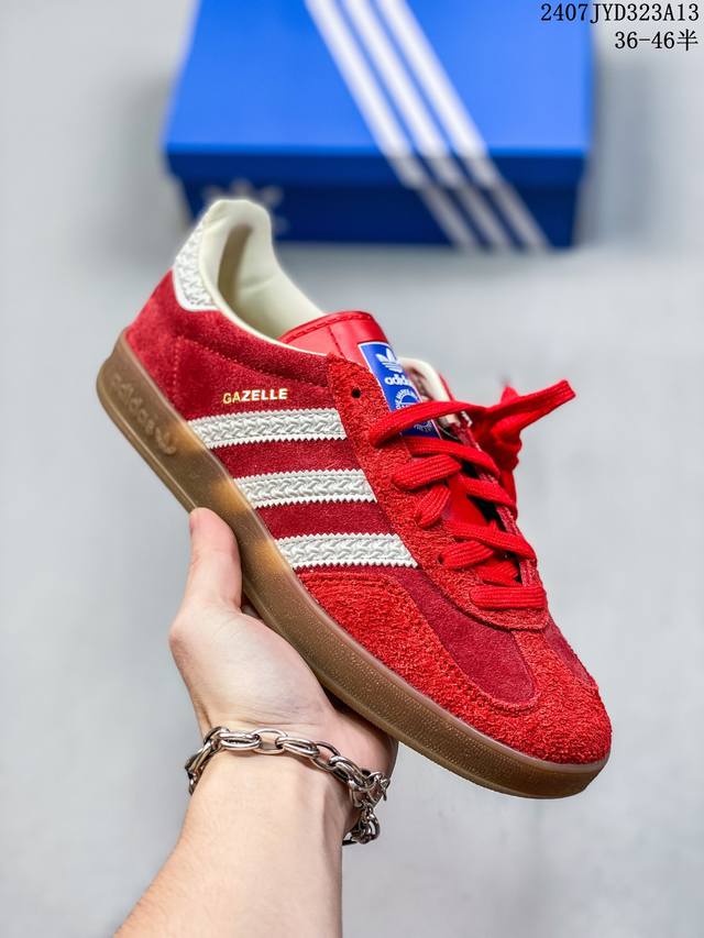 公司级adidas Originals Gazelle Indoor 三叶草休闲防滑耐磨低帮板鞋 鞋头出色设计 塑就出众贴合感 稳固的后跟贴合足部曲线设计 软弹