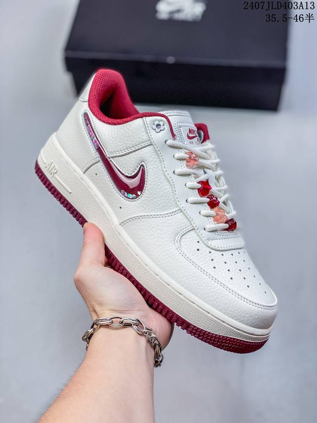 公司级带半码 耐克nike Air Force 1 Low 空军一号 Af1 低帮百搭厚底增高休闲运动板鞋。柔软、弹性十足的缓震性能和出色的中底设计，横跨复古与