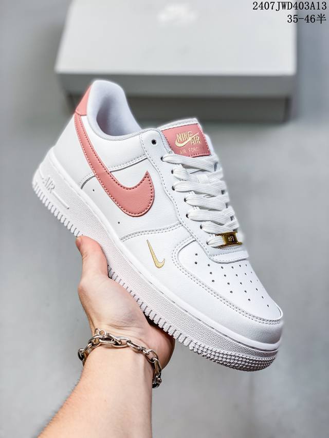 公司级带半码 耐克nike Air Force 1 Low 空军一号 Af1 低帮百搭厚底增高休闲运动板鞋。柔软、弹性十足的缓震性能和出色的中底设计，横跨复古与