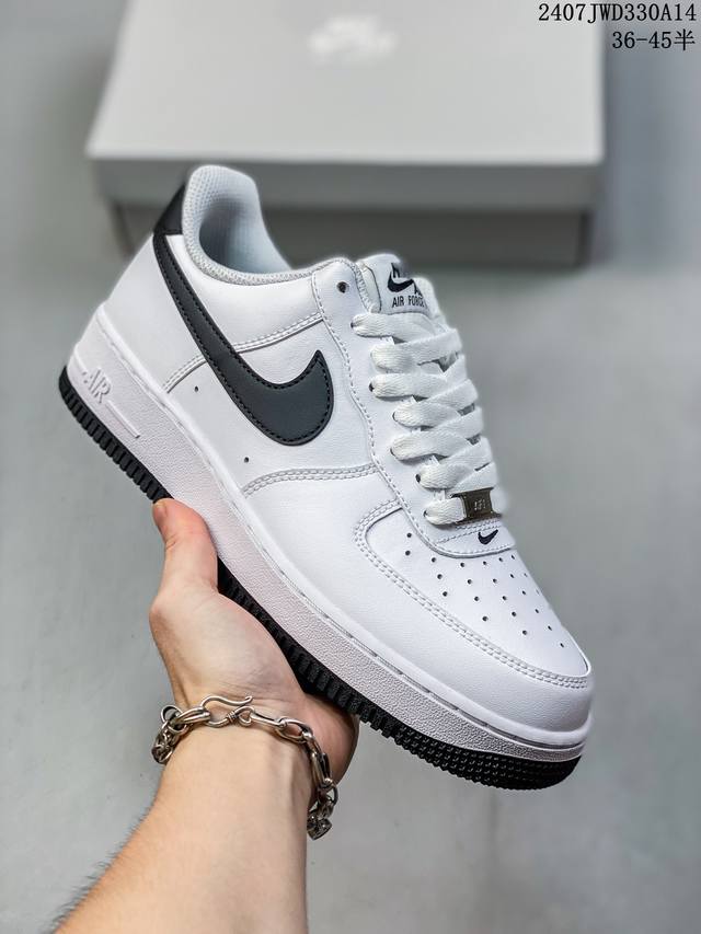 公司级带半码 耐克nike Air Force 1 Low 空军一号 Af1 低帮百搭厚底增高休闲运动板鞋。柔软、弹性十足的缓震性能和出色的中底设计，横跨复古与