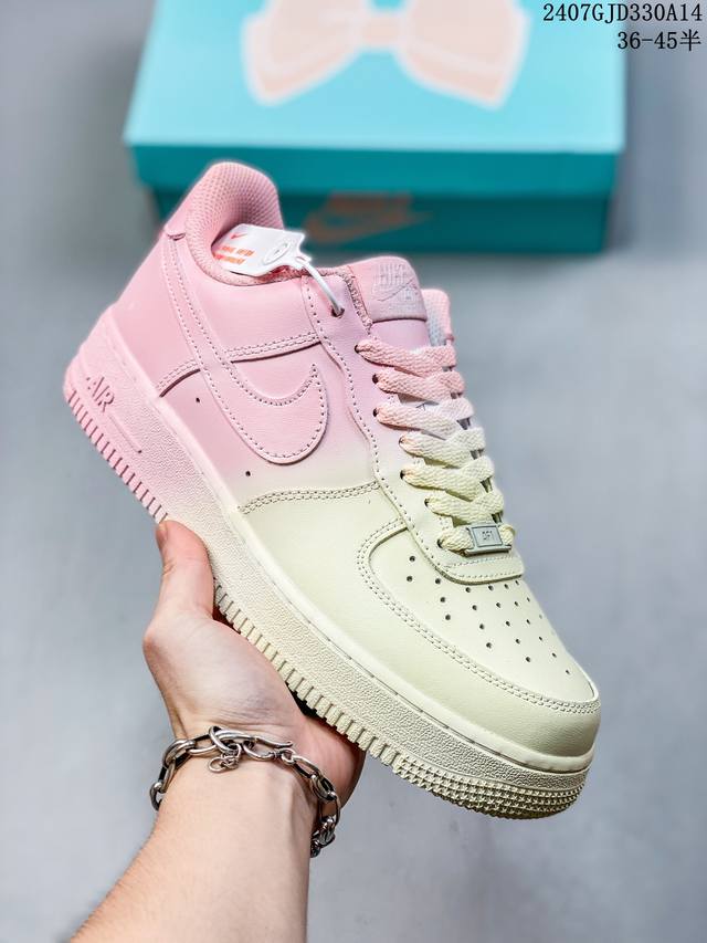 公司级带半码 耐克nike Air Force 1 Low 空军一号 Af1 低帮百搭厚底增高休闲运动板鞋。柔软、弹性十足的缓震性能和出色的中底设计，横跨复古与