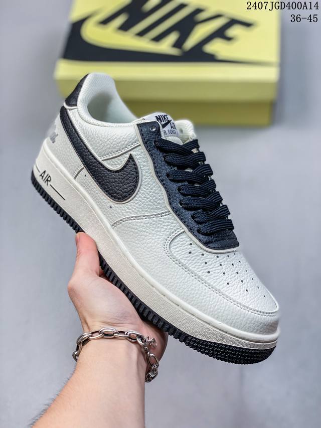 真标带半码 耐克nike Air Force 1 Low 空军一号 Af1 低帮百搭厚底增高休闲运动板鞋。柔软、弹性十足的缓震性能和出色的中底设计，横跨复古与现