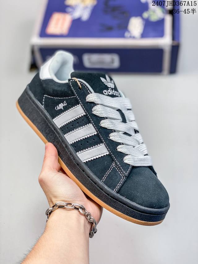 Korn X Adidas Originals Campus 00S 阿迪达斯 低帮 联名黑白 面包鞋防滑耐磨低邦板鞋 鞋身以黑色翻毛皮为主，搭配白色皮革锯齿三