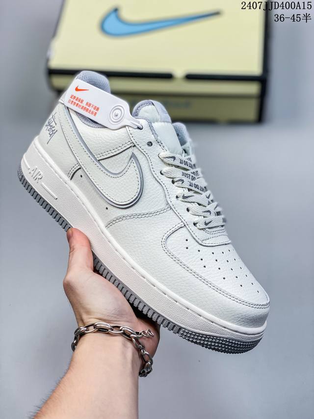 公司级带半码 耐克nike Air Force 1 Low 空军一号 Af1 低帮百搭厚底增高休闲运动板鞋。柔软、弹性十足的缓震性能和出色的中底设计，横跨复古与