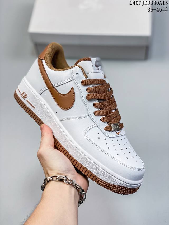 公司级带半码 耐克nike Air Force 1 Low 空军一号 Af1 低帮百搭厚底增高休闲运动板鞋。柔软、弹性十足的缓震性能和出色的中底设计，横跨复古与