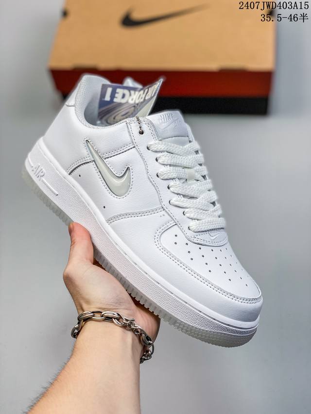 公司级带半码 耐克nike Air Force 1 Low 空军一号 Af1 低帮百搭厚底增高休闲运动板鞋。柔软、弹性十足的缓震性能和出色的中底设计，横跨复古与