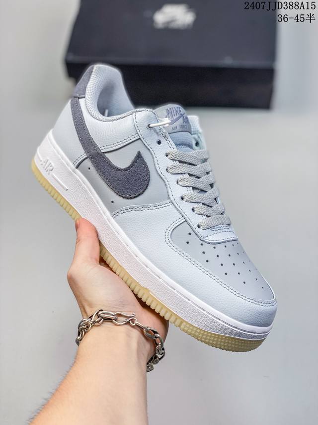 公司级带半码 耐克nike Air Force 1 Low 空军一号 Af1 低帮百搭厚底增高休闲运动板鞋。柔软、弹性十足的缓震性能和出色的中底设计，横跨复古与