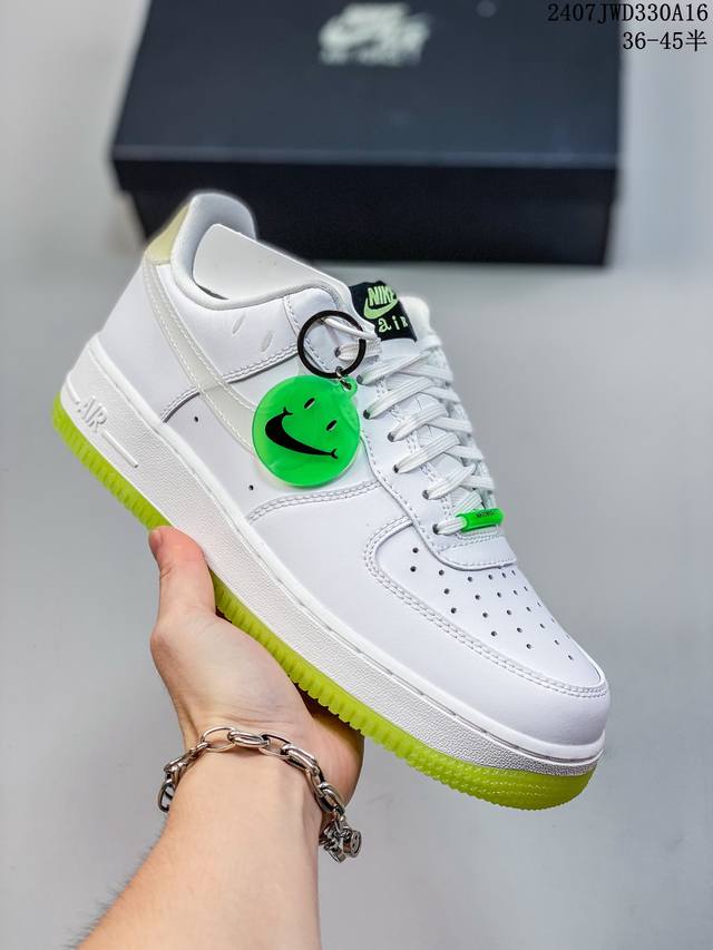 公司级带半码 耐克nike Air Force 1 Low 空军一号 Af1 低帮百搭厚底增高休闲运动板鞋。柔软、弹性十足的缓震性能和出色的中底设计，横跨复古与