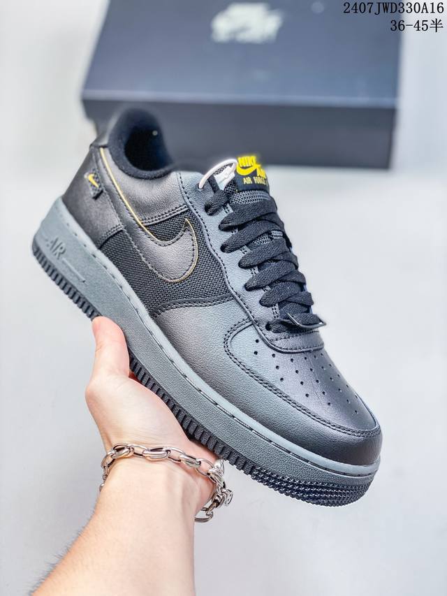 公司级带半码 耐克nike Air Force 1 Low 空军一号 Af1 低帮百搭厚底增高休闲运动板鞋。柔软、弹性十足的缓震性能和出色的中底设计，横跨复古与