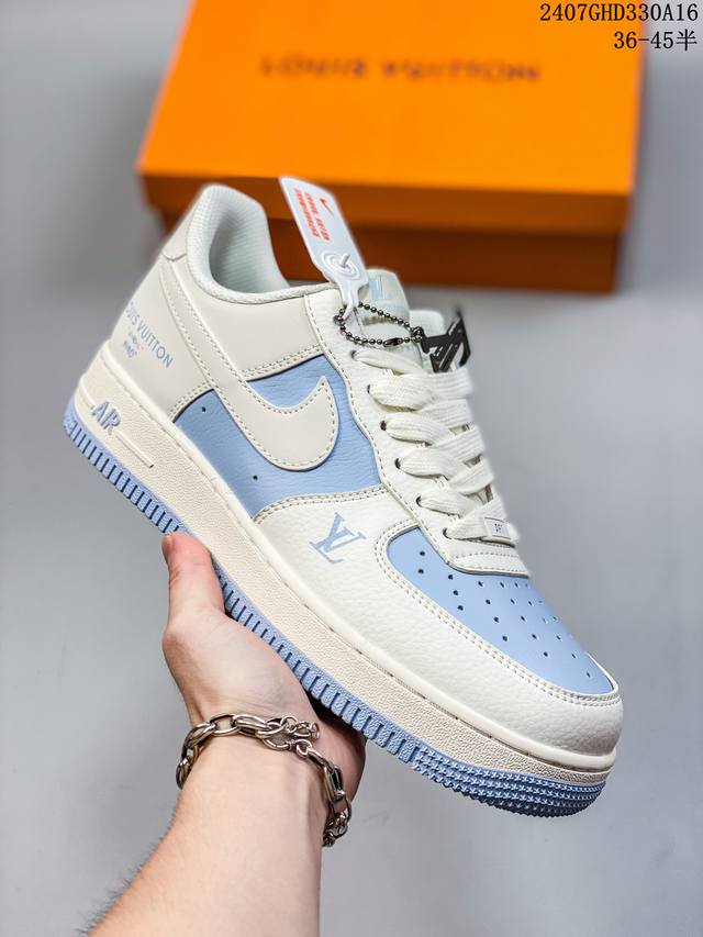 公司级带半码 耐克nike Air Force 1 Low 空军一号 Af1 低帮百搭厚底增高休闲运动板鞋。柔软、弹性十足的缓震性能和出色的中底设计，横跨复古与