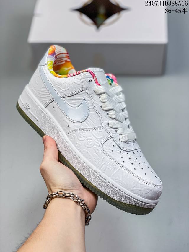 真标带半码 耐克nike Air Force 1 Low 空军一号 Af1 低帮百搭厚底增高休闲运动板鞋。柔软、弹性十足的缓震性能和出色的中底设计，横跨复古与现