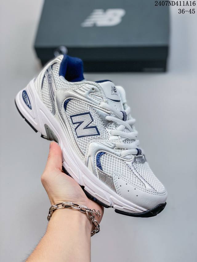 New Balance 530 复古跑鞋 这双鞋确实是nb家经典复古款式之一，以全新科技诠释，成功打造530鞋款。鞋面在保持530基本线条和片层结构的同时，采用