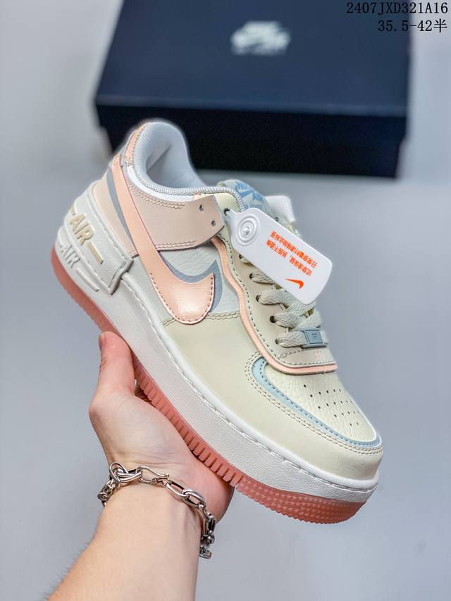 公司级空军马卡龙果冻系列 耐克 Nike Air Force 1 Shadow Af1解构机能拼接 空军一号轻量增高魔术贴低帮百搭板鞋，一改原先的常规 Swoo