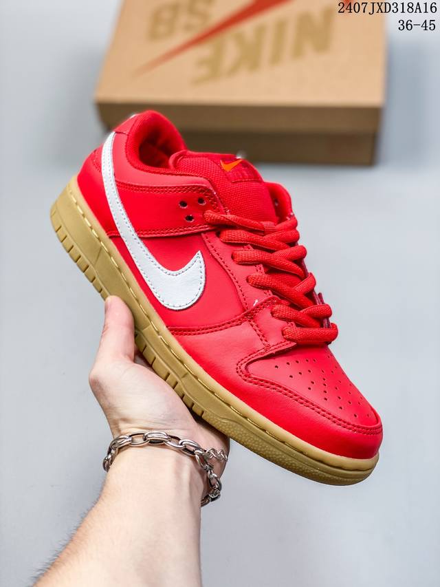 公司带半码 耐克nike Sb Dunk Low 扣篮系列复古低帮休闲运动滑板板鞋。采用脚感柔软舒适zoomair气垫，有效吸收滑板等极限运动在落地时带来的冲击