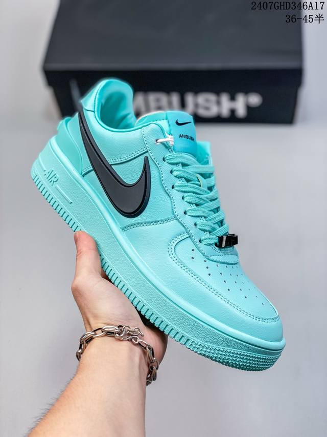 公司级耐克 空军一号 Af1 低帮休闲板鞋 Ambush X Nk Air Force 1‘07 Low Sp 空军一号联名标志性的swoosh延伸至鞋跟之外，