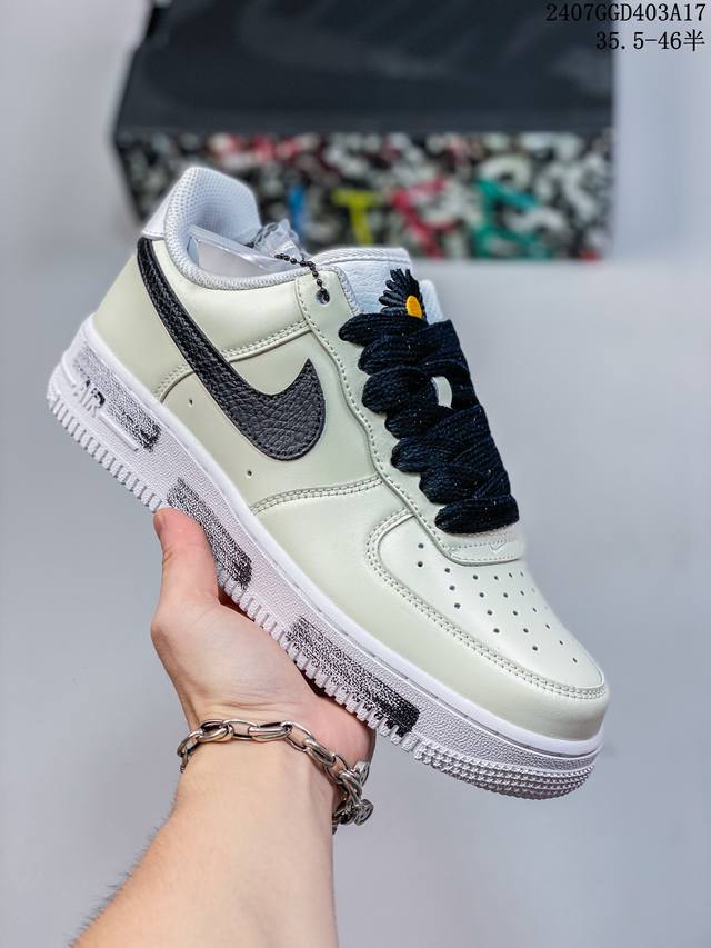 公司级带半码 耐克nike Air Force 1 Low 空军一号 Af1 低帮百搭厚底增高休闲运动板鞋。柔软、弹性十足的缓震性能和出色的中底设计，横跨复古与