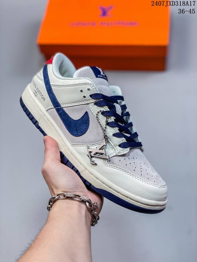 公司带半码 耐克nike Sb Dunk Low 扣篮系列复古低帮休闲运动滑板板鞋。采用脚感柔软舒适zoomair气垫，有效吸收滑板等极限运动在落地时带来的冲击