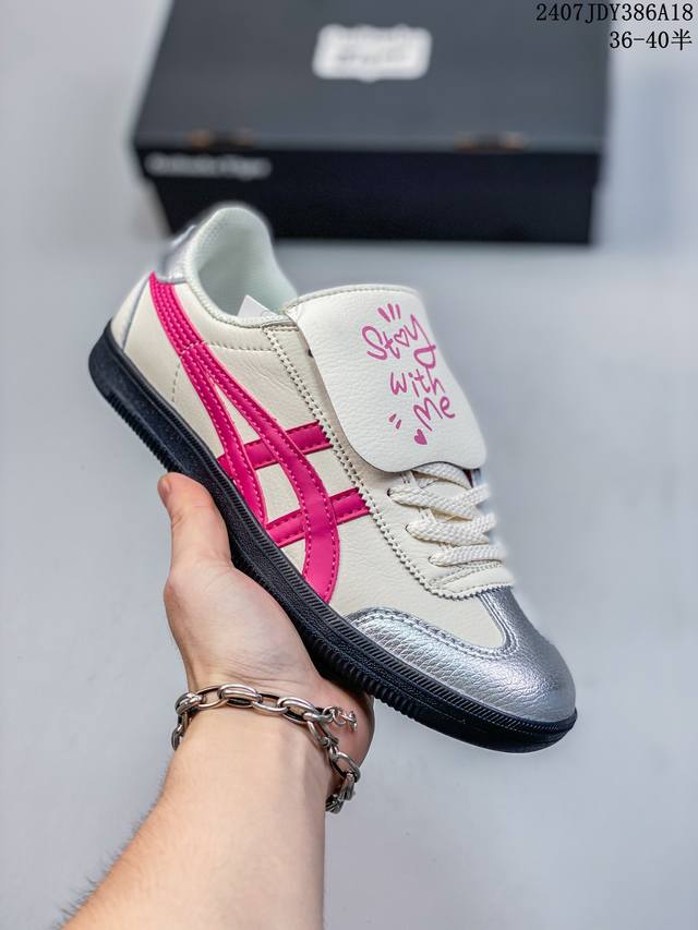 亚瑟士 Onitsuka Tiger Tokuten 复古低帮休闲跑鞋 Tokuten的灵感来源于80年代的室内用鞋 T-Toe前足补强设计 室内鞋的橡胶大底元