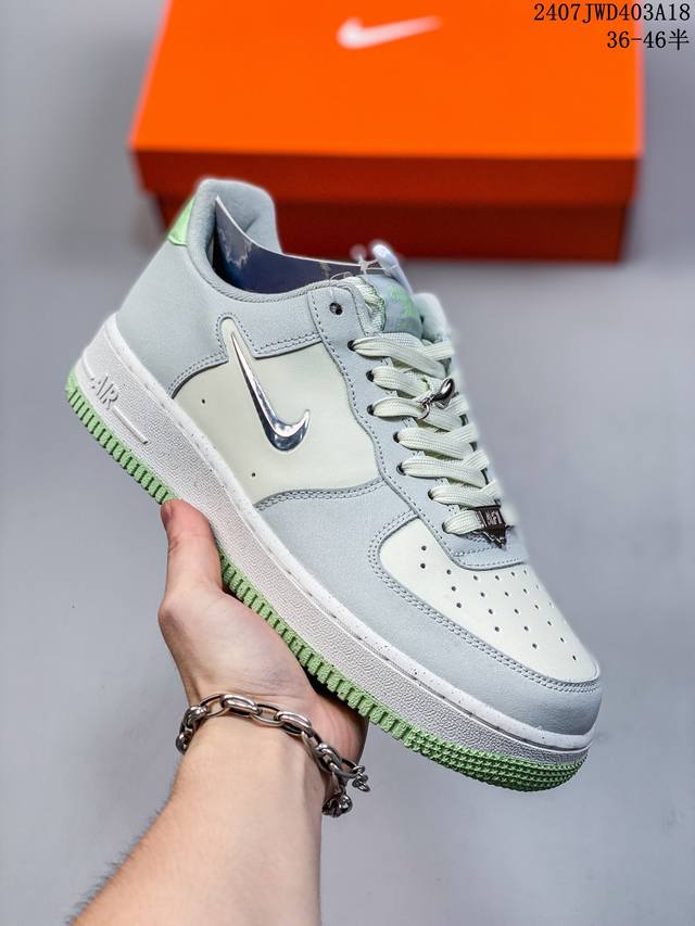 公司级带半码 耐克nike Air Force 1 Low 空军一号 Af1 低帮百搭厚底增高休闲运动板鞋。柔软、弹性十足的缓震性能和出色的中底设计，横跨复古与