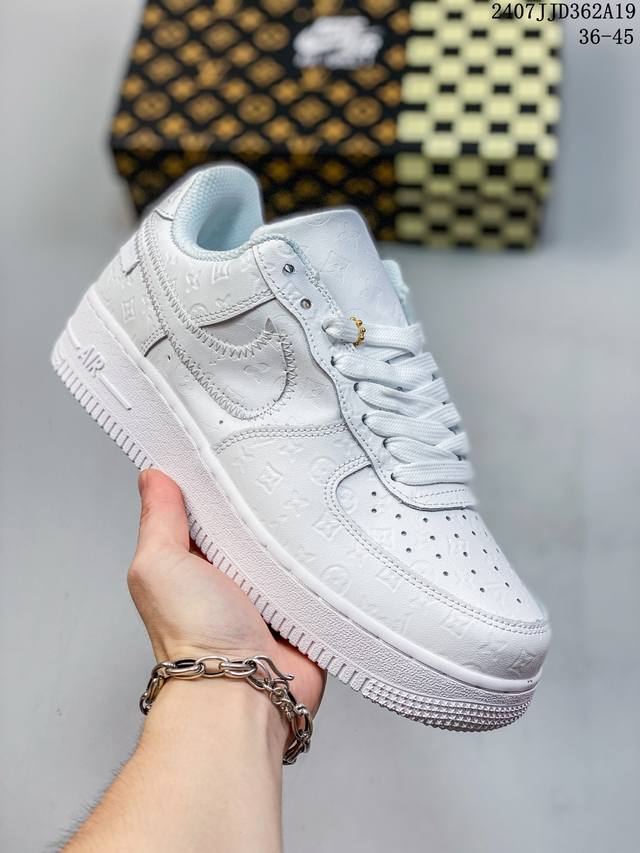 耐克nike Air Force 1 Low 路易威登lv 联名空军一号低帮百搭休闲运动板鞋。柔软、弹性十足的缓震性能和出色的中底设计，横跨复古与现代的外型结合