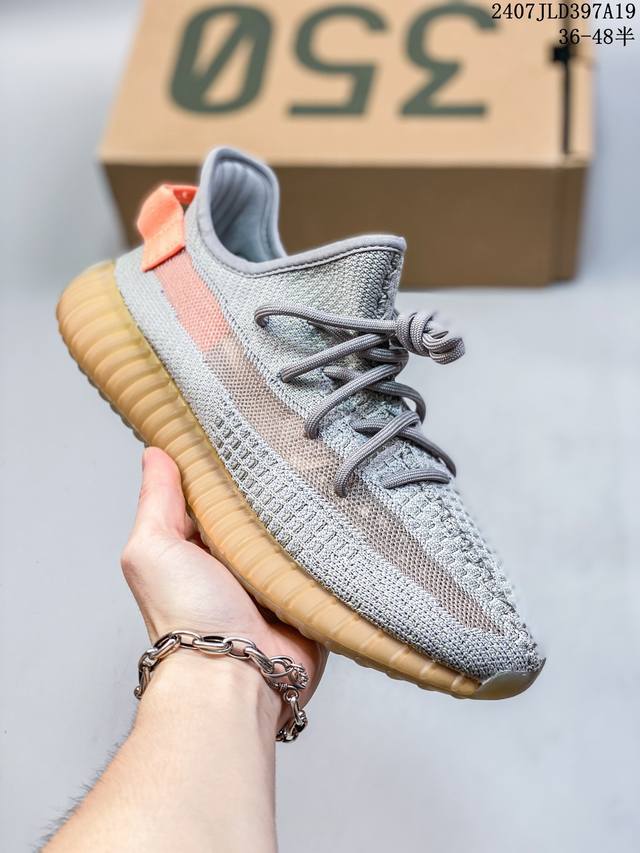 Adidas Originals Yeezy Boost 350 阿迪达斯 椰子350 白冰淇淋 网布透气轻便低帮运动休闲鞋男女同款 这双全新小白鞋，延续了ye