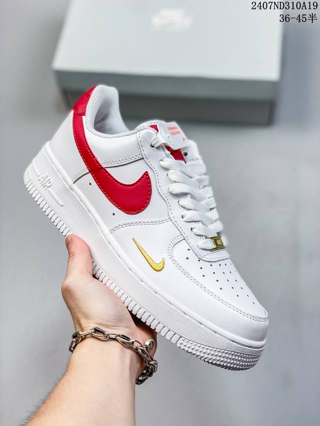 福利特价 耐克nike Air Force 1 Low 空军一号 Af1 低帮百搭厚底增高休闲运动板鞋。柔软、弹性十足的缓震性能和出色的中底设计，横跨复古与现代