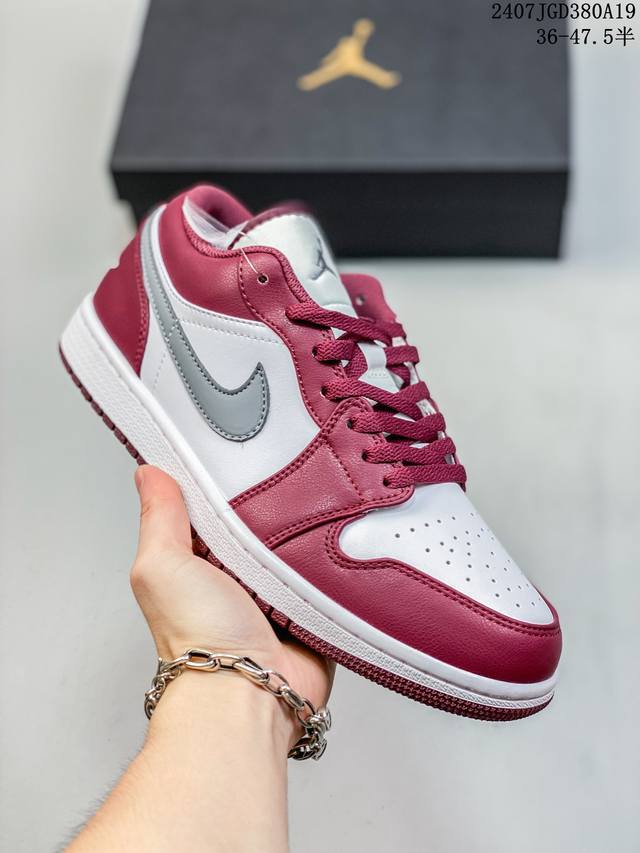 公司级nike Air Jordan 1 Low Aj1乔1低帮休闲板鞋 同步官方配色 市场唯一独家头层皮打造 原鞋原档案开发 原厂皮料 原档冲孔鞋头 正确满胶