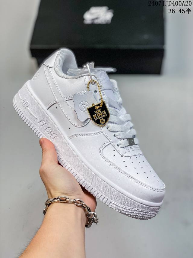 公司级带半码 耐克nike Air Force 1 Low 空军一号 Af1 低帮百搭厚底增高休闲运动板鞋。柔软、弹性十足的缓震性能和出色的中底设计，横跨复古与