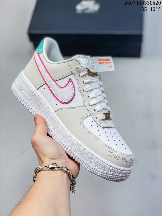 公司级带半码 耐克nike Air Force 1 Low 空军一号 Af1 低帮百搭厚底增高休闲运动板鞋。柔软、弹性十足的缓震性能和出色的中底设计，横跨复古与