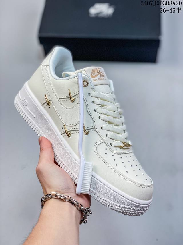 公司级带半码 耐克nike Air Force 1 Low 空军一号 Af1 低帮百搭厚底增高休闲运动板鞋。柔软、弹性十足的缓震性能和出色的中底设计，横跨复古与