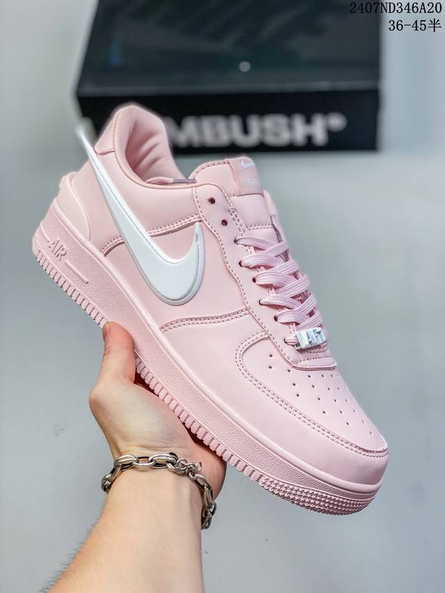 公司级带半码 耐克nike Air Force 1 Low 空军一号 Af1 低帮百搭厚底增高休闲运动板鞋。柔软、弹性十足的缓震性能和出色的中底设计，横跨复古与